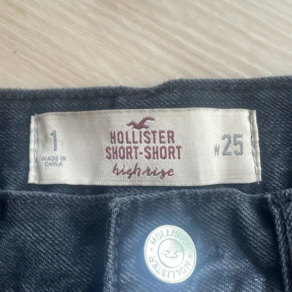 Hollister ripped high rise short shorts - Picture 2 of 10